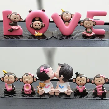 1 Defina a Decoração do Carro de bonecos de desenhos animados Beijo Bebê Ornamentos Adorável macaco gosta de Banana de Macaco brinquedos de moda do Interior do Carro Acessórios