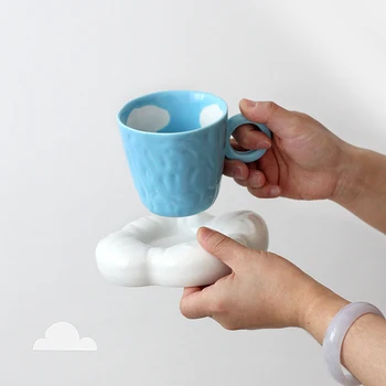 Criativo Mão Pintada de Azul do Céu uma Nuvem Branca de Xícara e Pires de Cerâmica feito a mão uma Caneca de Café com Prato Bonito Xícara de Chá de Definir a Decoração da Casa de Presente