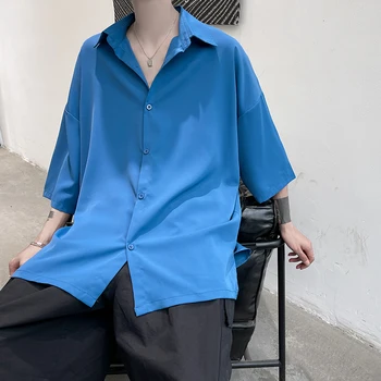 O verão Nova-coreano de grandes dimensões Gelo Seda Drapeado Curto de manga Harajuku Camisa dos Homens